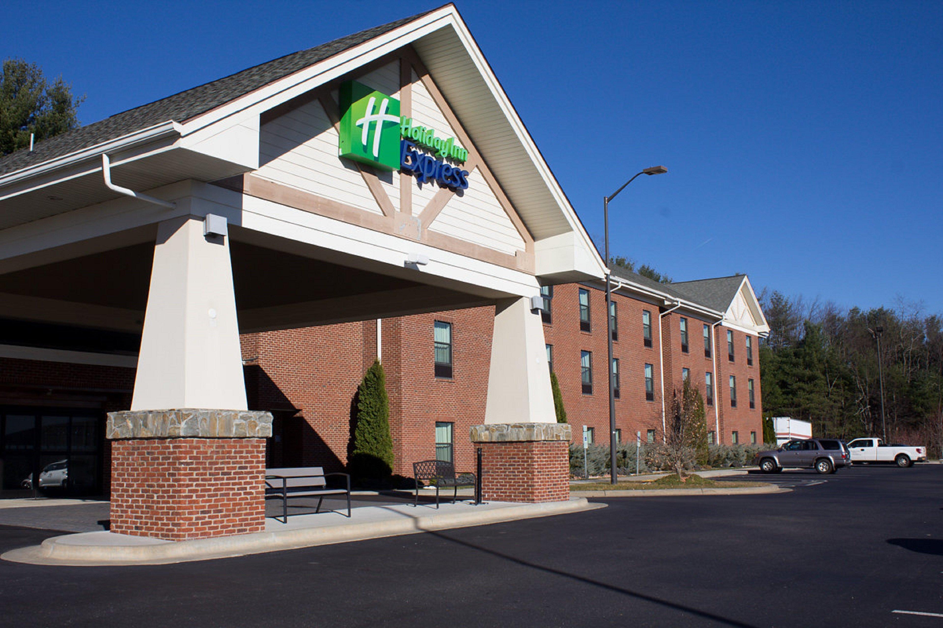 Holiday Inn Express West Jefferson By Ihg Exterior photo